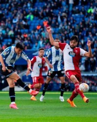 武磊一脚踢散质疑踢回信心 也请踢出一个新未来！