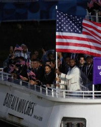 NG28-詹皇当旗手造就开幕式名场面！库里忙换徽章人气旺